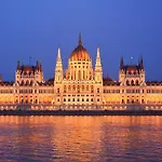 Lonyay Riverside Ac Comfort By The Danube Budapest