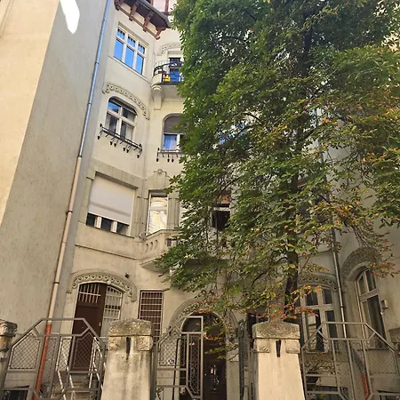 Lonyay Riverside Ac Comfort By The Danube Budapest