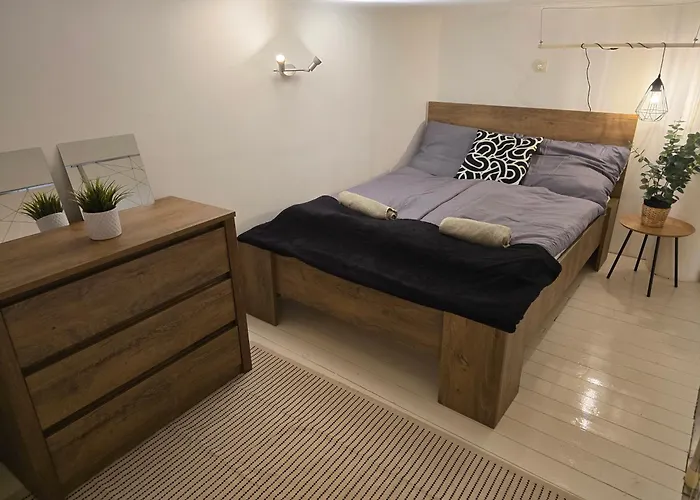 Lonyay Riverside Ac Comfort By The Danube