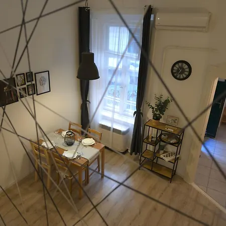 Lonyay Riverside Ac Comfort By The Danube 公寓