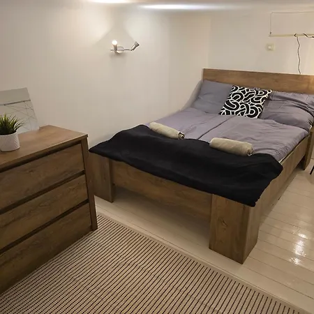 Lonyay Riverside Ac Comfort By The Danube