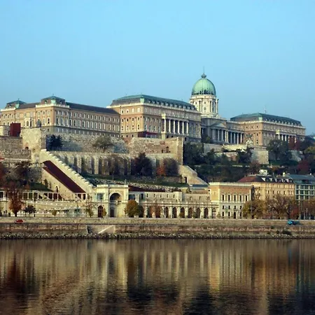 Lonyay Riverside Ac Comfort By The Danube Apartment Budapest